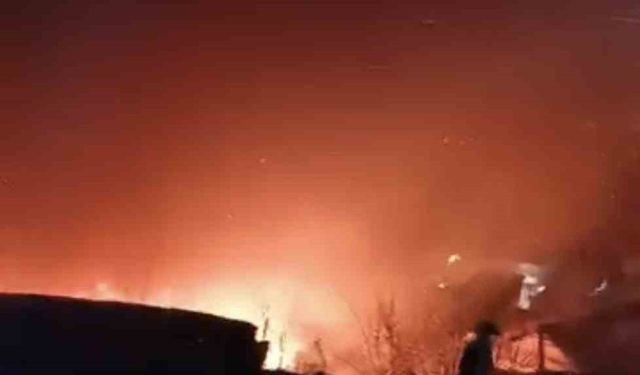 Erbaa'da müstakil ev çıkan yangında küle döndü: Yanan evden son anda çıktılar