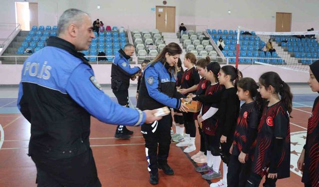 Erzurum polisinden çocuklara yönelik örnek projeler