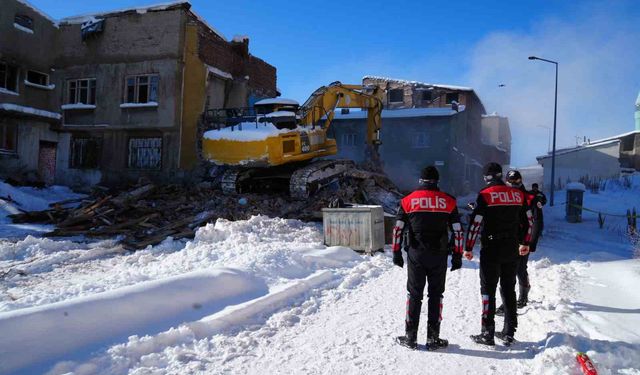 Erzurum'da metruk binalar yıkılıyor