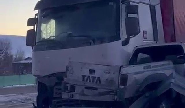 Erzurum'da yollardaki buzlanma trafik kazalarına neden oldu