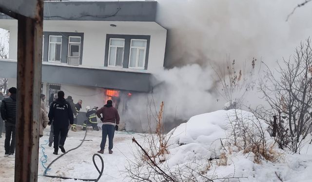 Evde çıkan yangın korkuttu