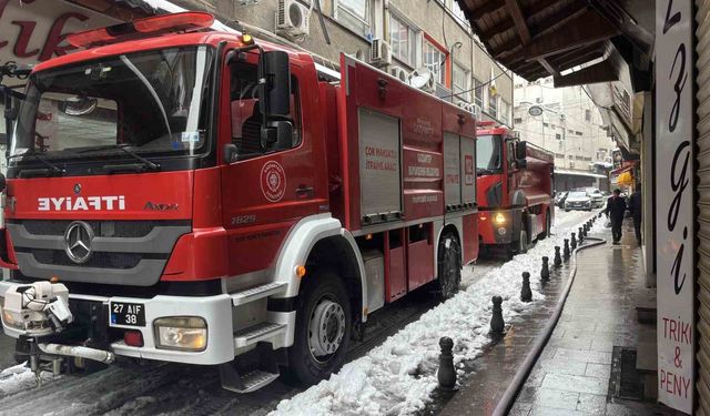 Gaziantep'te korkutan iş yeri yangını: 2'si ağır 6 kişi dumandan etkilendi
