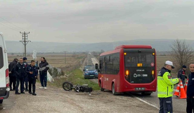 Gönen'de minibüs ile motosiklet çarpıştı: 1 yaralı