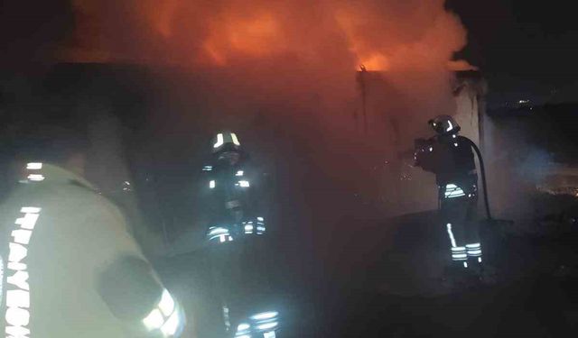 Hatay'da konteyner alevlere teslim oldu