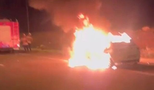 Hatay'da otomobil alevlere teslim oldu