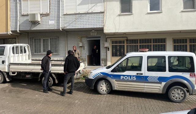 Her gün eşinin mezarına giden yaşlı adam evinde ölü bulundu