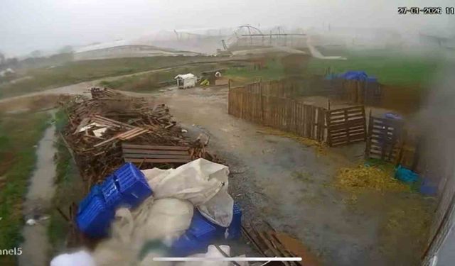 Hortum saniyeler içinde serayı yerle bir etti: O anlar kamerada