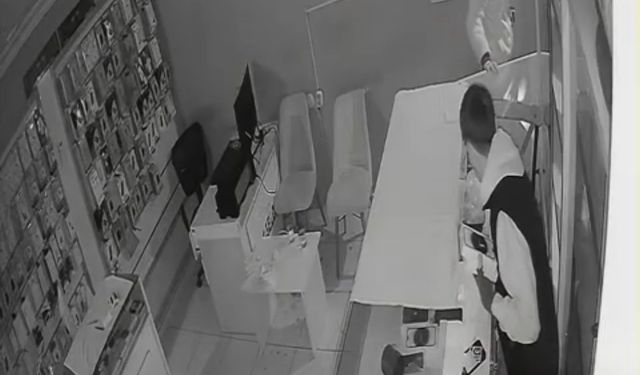 Iğdır'da telefon satış mağazasına gece hırsızlığı