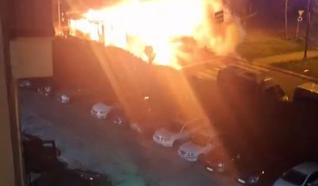 Ispartakule'de İETT Halk Otobüsü alev topuna döndü