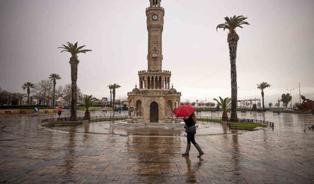 İzmir Büyükşehir ekipleri sağanak nedeniyle seferber oldu
