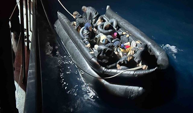 İzmir'de 50 düzensiz göçmen yakalandı