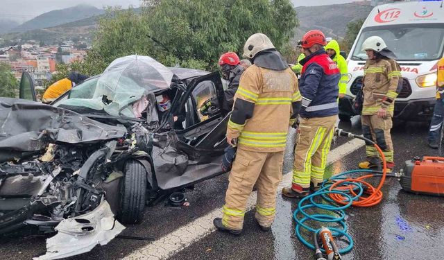İzmir'de zincirleme trafik kazası: Çin uyruklu 2 kişi yaralandı