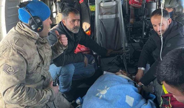 Jandarmadan kar altında filmleri aratmayan kurtarma operasyonu