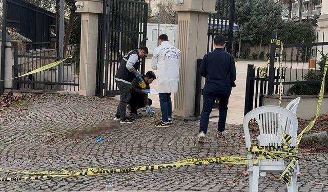 Kağıthane'de ağabey, annesinin cenazesinde kardeşini silahla vurarak öldürdü