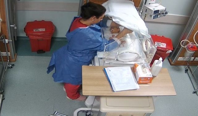 Bebeği darbeden hemşire her yerde aranıyor