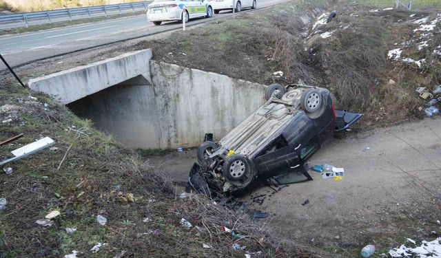 Kastamonu'da hafif ticari araç şarampole uçtu: 1 ölü