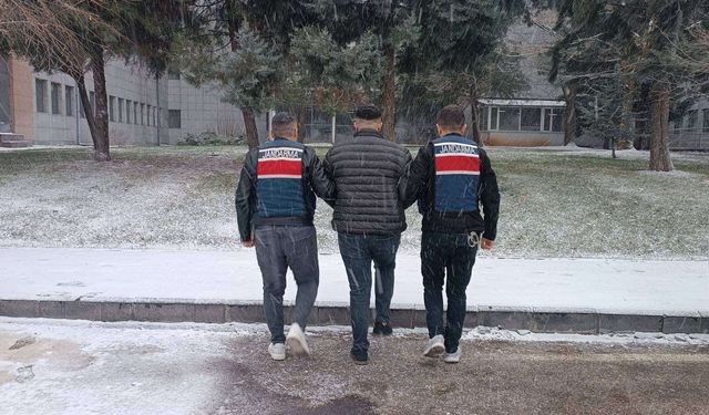 Kesinleşmiş 10'ar yıl cezayla aranan 2 şahıs yakalandı