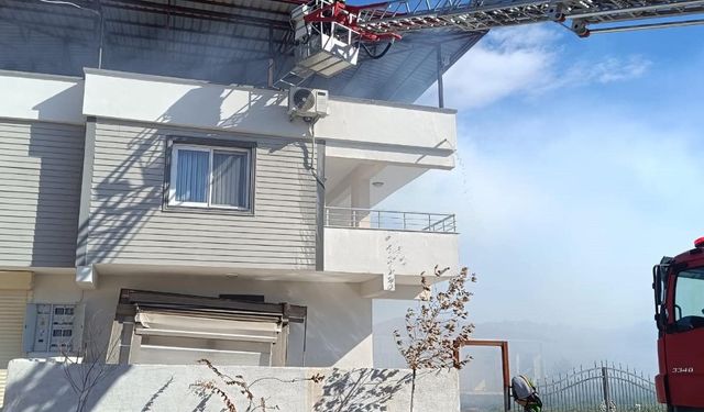 Kırıkhan'da çatı yangını