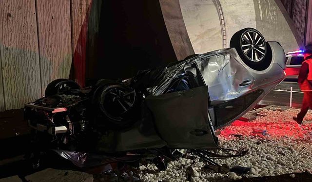 Kontrolden çıkan otomobil tünel girişinde takla attı