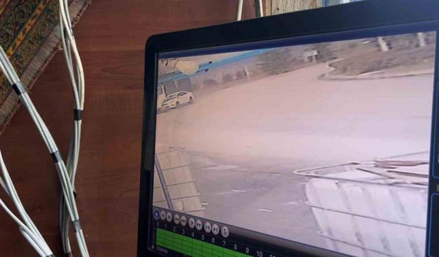 Kontrolden çıkan otomobilin çarptığı tırın deposu patladı