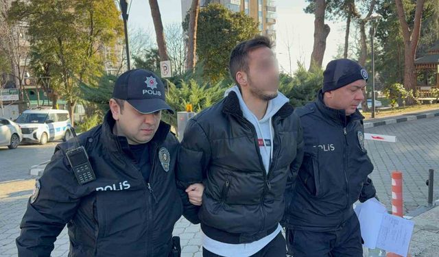 Lise öğrencisinin boynuna bıçak dayayan üniversite öğrencisi tutuklandı