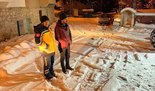 Mahsur kalan hasta vatandaşın yardımına karla mücadele ekipleri yetişti