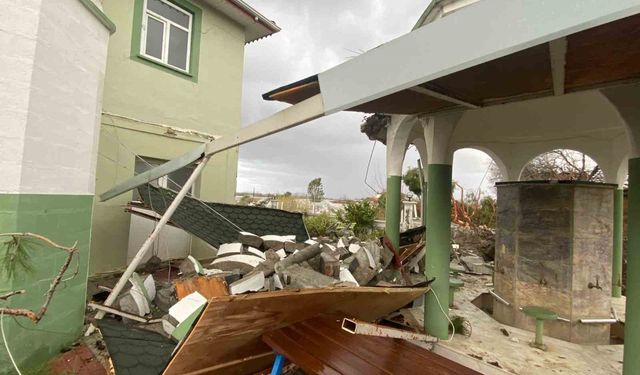 Manavgat'ta hortum üç mahalleyi harabeye çevirdi