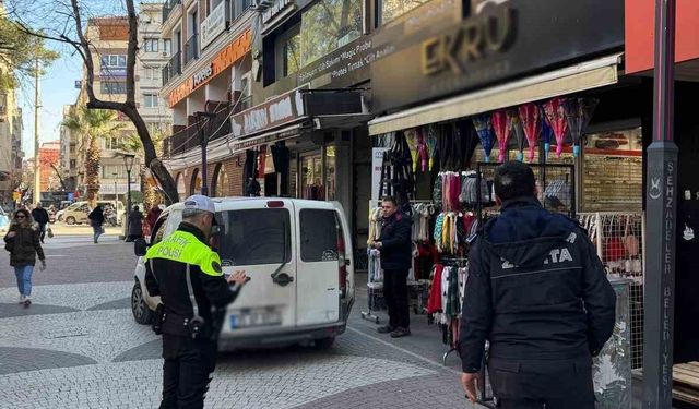 Manisa'da kaldırımı işgal eden motosikletlilere ceza yağdı