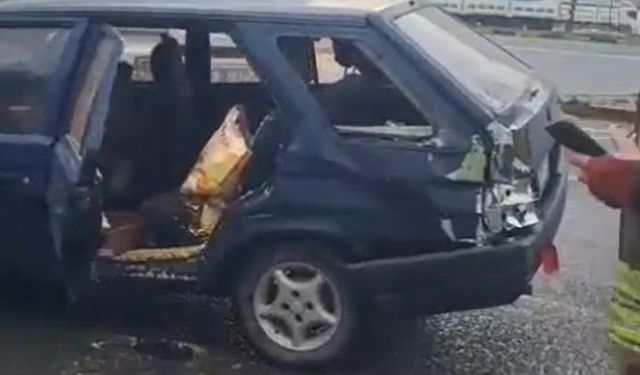 Manisa'da otomobil otobüs ile çarpıştı: 2 yaralı