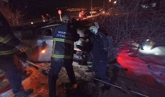 Mardin'de otomobil elektrik direğine çarptı: 1 yaralı