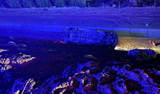 Mersin'de işçi servisi uçuruma yuvarlandı: 13 yaralı