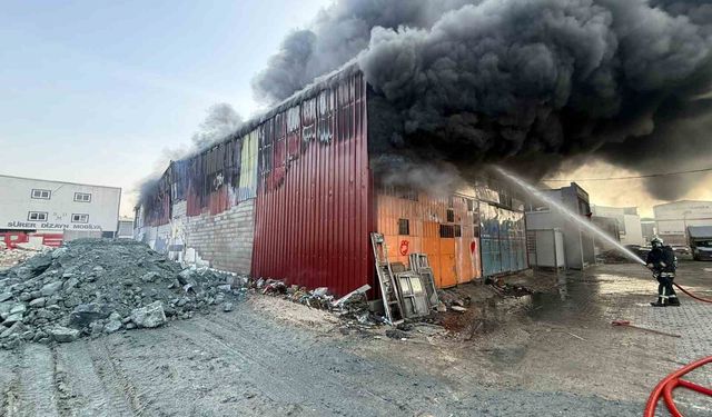 Mobilya atölyesi alevlere teslim oldu