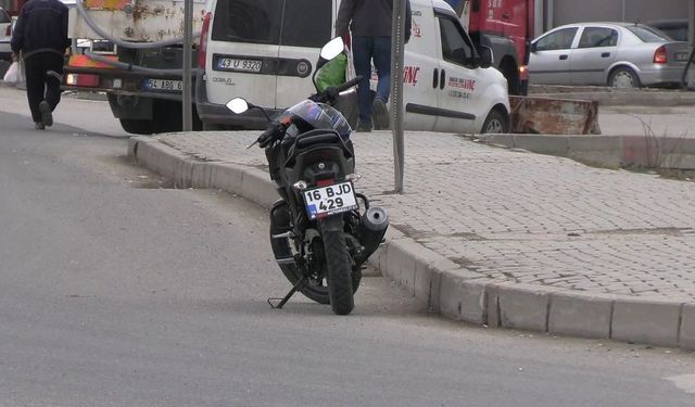 Motosiklet otomobille çarpıştı: 1 yaralı