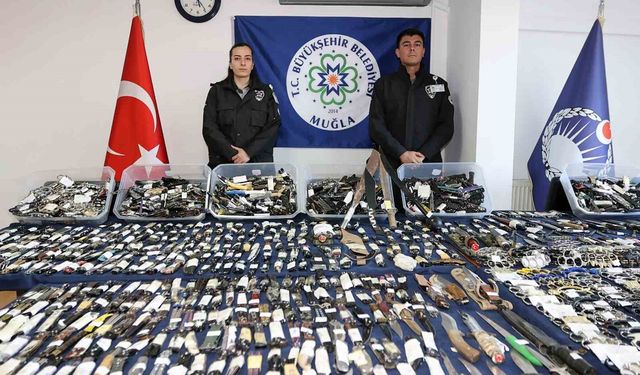 Muğla otogarlarında bir yılda cephanelik gibi bıçak ve silah ele geçirildi