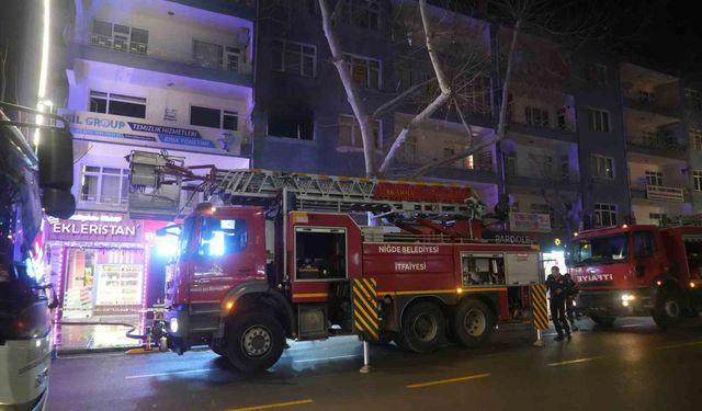 Niğde'de apartman dairesindeki ofiste yangın çıktı