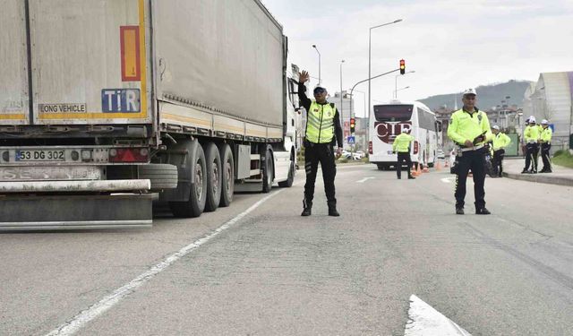 Ordu'da bir haftada 12 binden fazla araç ve sürücüsü denetlendi