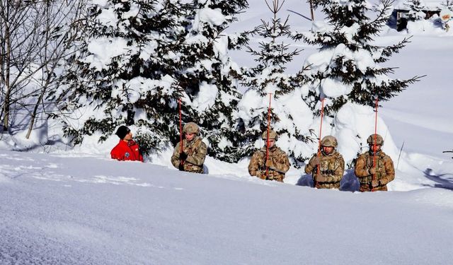 Ordu'da jandarmadan kar altında arama-kurtarma tatbikatı