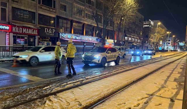 Otomobil yayaya çarptı: 1 ağır yaralı