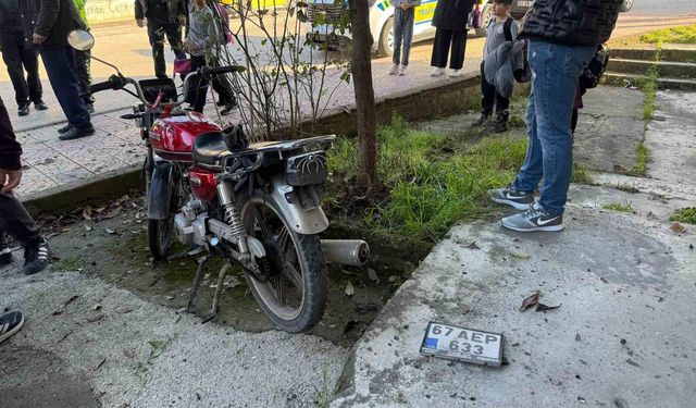 Otomobile çarpmamak için manevra yapan motosiklet devrildi: 1 yaralı