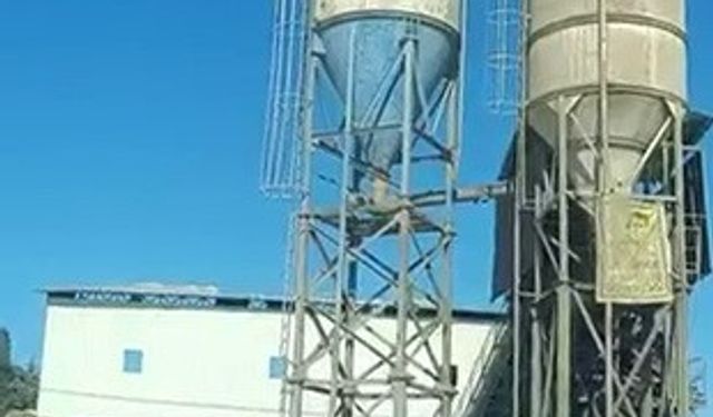 Parasını alamadığını iddia eden işçi siloya çıktı