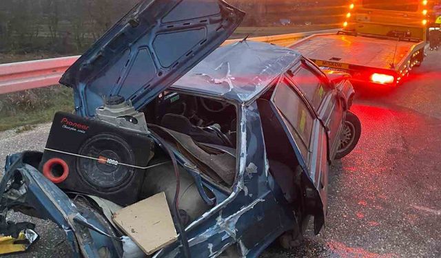 Pınarhisar'da otomobil bariyerlere çarpıp takla attı: 3 yaralı