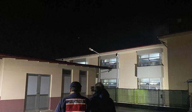 Rize'de 2 ayrı olayda aranan 2 kişi yakalanarak cezaevine gönderildi