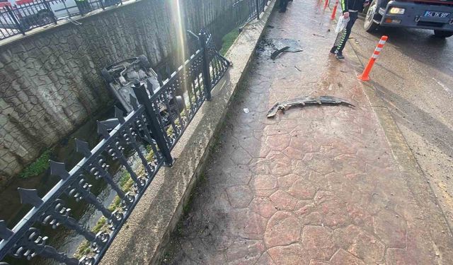 Sakarya'da kanala devrilen otomobilin sürücüsü 7 günlük hayat mücadelesini kaybetti