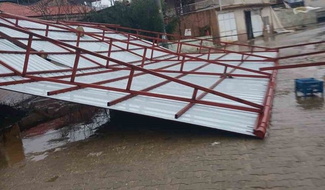 Sarıgöl'de fırtına etkili oldu