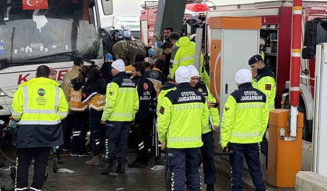 Silivri Kuzey Marmara Otoyolu'nda feci kaza: Yolcu otobüsüyle otomobil çarpıştı