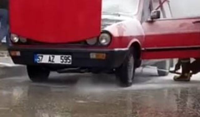 Sinop'ta yanan otomobile esnafın müdahalesi faciayı önledi