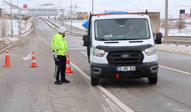Sivas-Kayseri kara yolu araç ulaşımına kapatıldı