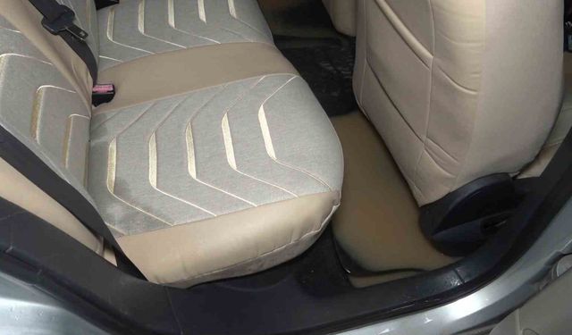 Taşan dere nedeniyle sitenin bahçesi ve araçlar su içinde kaldı