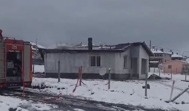 Tavşanlı'deki ev yangını maddi hasarla atlatıldı