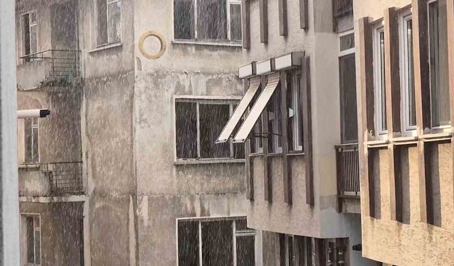 Tekirdağ'da doluyla karışık yağış